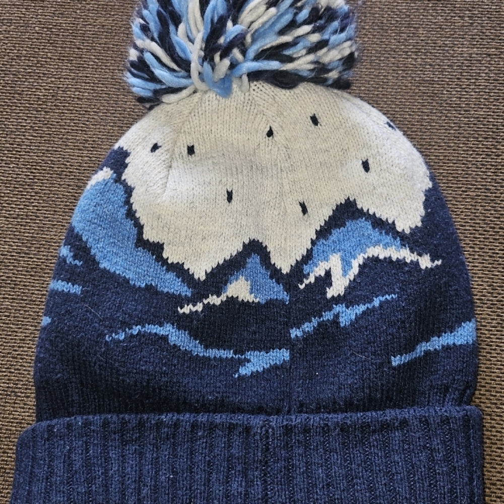 American Eagle Unisex Blue and White Mountain Landscape Knitted Beanie Hat. - Picture 2 of 3